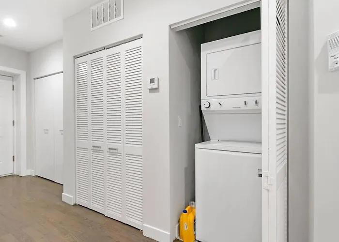 2Br Trendy Urban Apartment - Division 102W